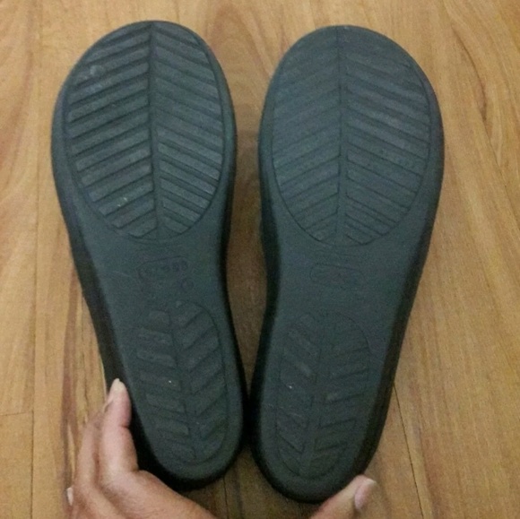 Crocs Women's Black/Gray Wedge Heel Sandals - Picture 7 of 7